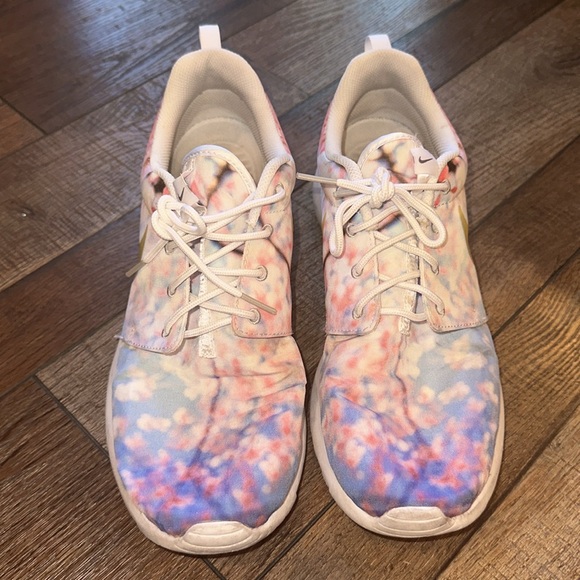 Gorgeous flower print Nike women’s size 11.5 EU 44 UK 9 tennis shoe - Picture 2 of 13